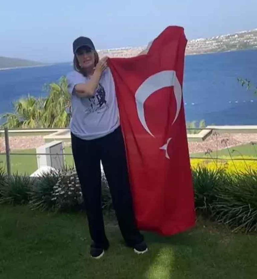 Sanat dünyasının ünlü isimlerinden 30 Ağustos Zafer Bayramı paylaşımları