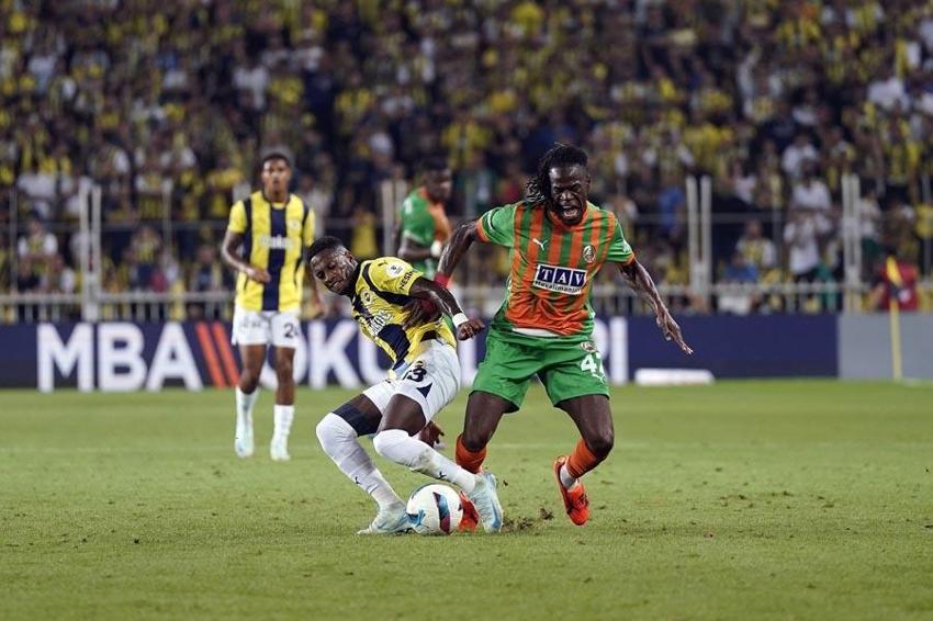 Fenerbahçe Alanyaspor maçında 3 puan 3 golle geldi