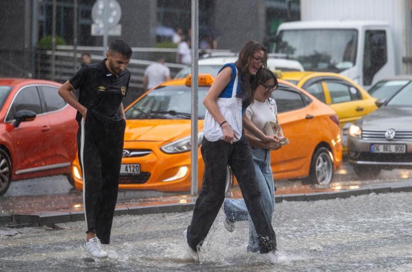 İstanbul için kuvvetli yağış alarmı! Meteoroloji saat verip uyardı