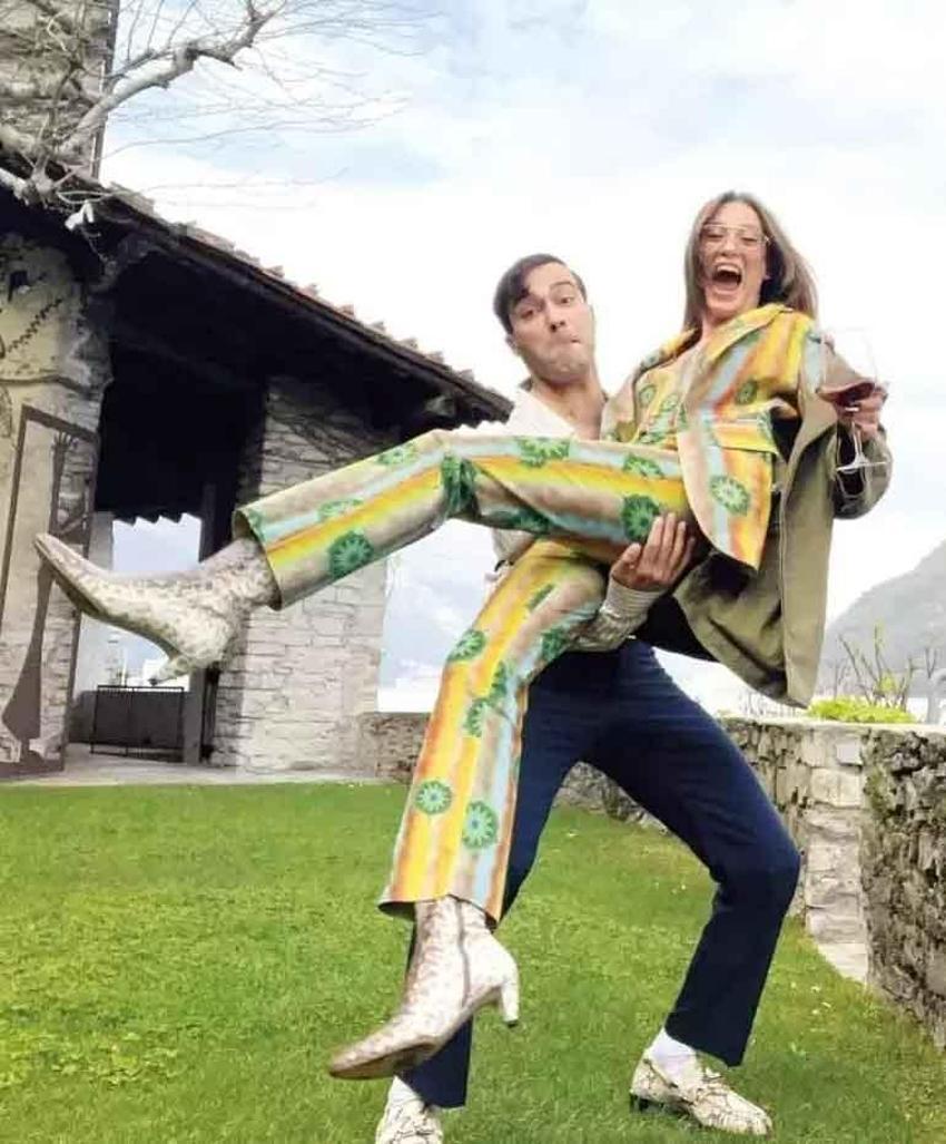 Serenay Sarıkaya ve Mert Demir'in boğaz turu keyfi! Kameraları görünce keyifler kaçtı