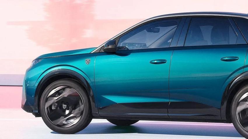 Yola çıkmak için gün sayan Peugeot 3008 Türkiye'de; Fiyatı şimdiden olay oldu