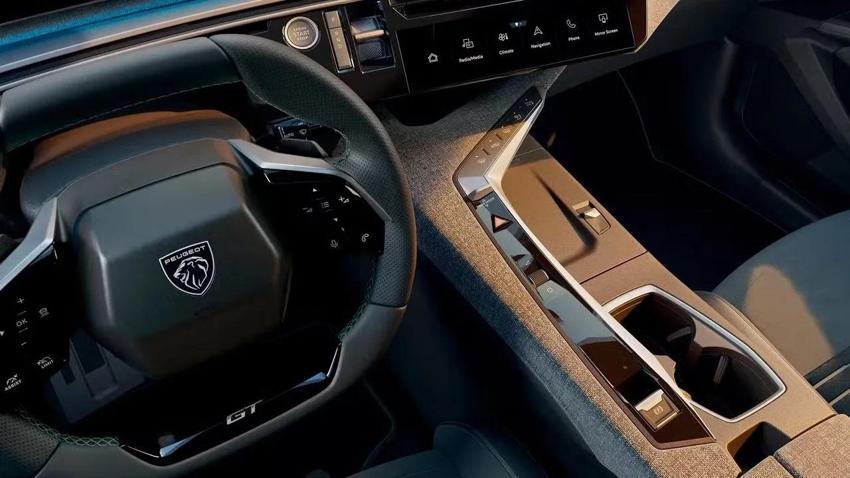 Yola çıkmak için gün sayan Peugeot 3008 Türkiye'de; Fiyatı şimdiden olay oldu