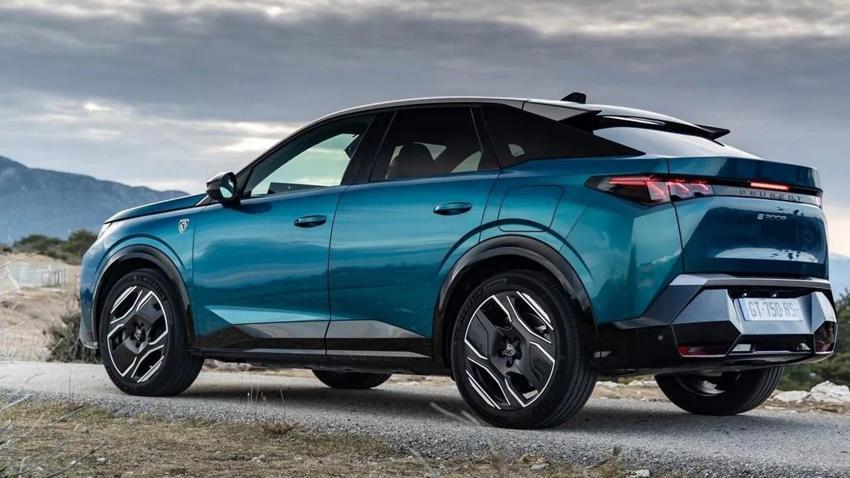 Yola çıkmak için gün sayan Peugeot 3008 Türkiye'de; Fiyatı şimdiden olay oldu