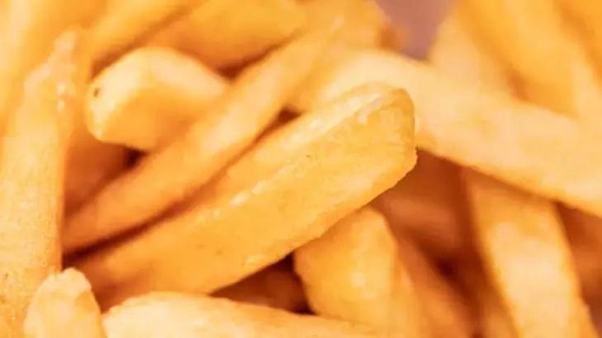 Çıtır patates kızartması için birkaç damla eklemek gerekiyor! Bu teknik çıtır çıtır patates için gerekli