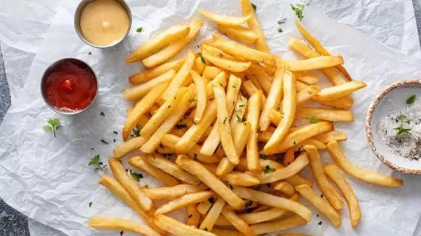 Çıtır patates kızartması için birkaç damla eklemek gerekiyor! Bu teknik çıtır çıtır patates için gerekli