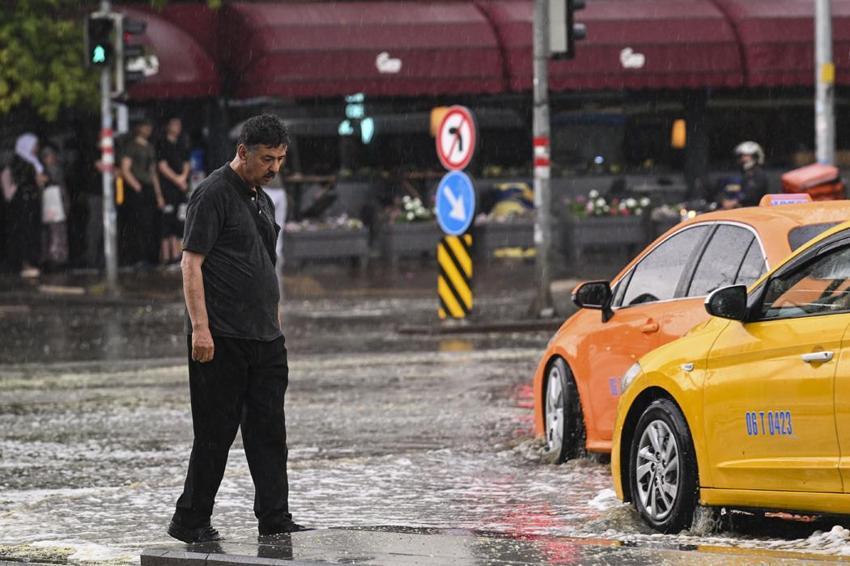 Meteoroloji son dakika uyardı! İstanbul dahil birçok ilde günlerce yağacak