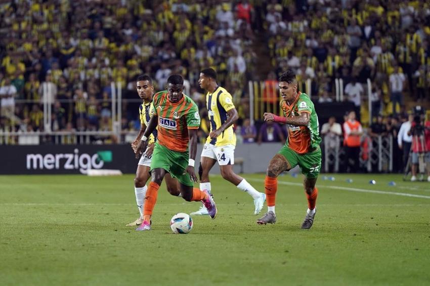 Fenerbahçe'de sol bek transferi yattı! Osimhen sonrası ortalık karıştı, Ali Koç İngiliz yıldıza rest çekti