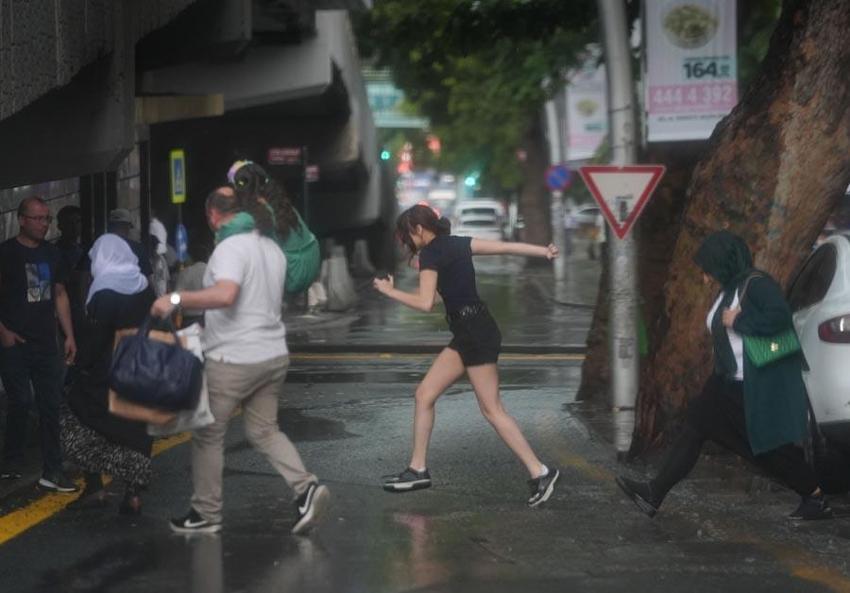 Meteoroloji son hava durumu raporunu açıkladı 5 ili uyardı: Sıcaklıklar düşüyor, gök gürültülü sağanak yağışlar kapıda