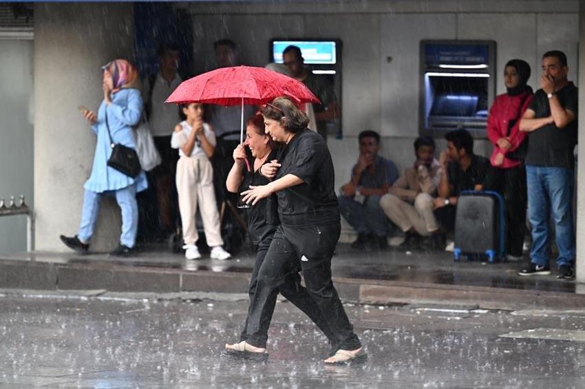 Meteoroloji son hava durumu raporunu açıkladı 5 ili uyardı: Sıcaklıklar düşüyor, gök gürültülü sağanak yağışlar kapıda