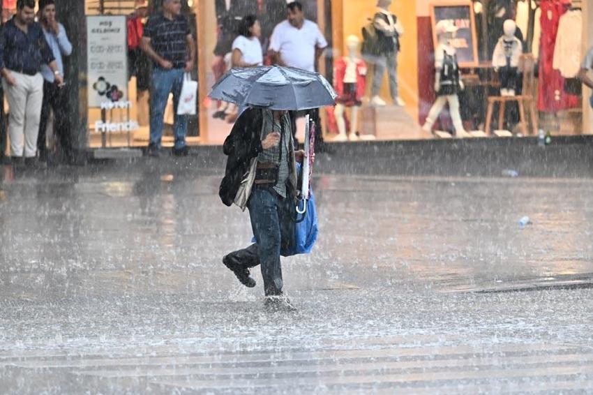 Meteoroloji son hava durumu raporunu açıkladı 5 ili uyardı: Sıcaklıklar düşüyor, gök gürültülü sağanak yağışlar kapıda