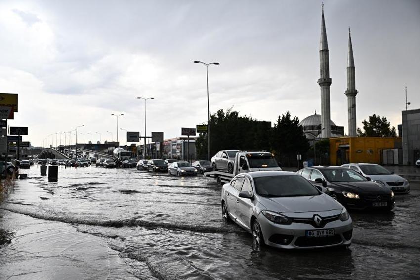 Meteoroloji son hava durumu raporunu açıkladı 5 ili uyardı: Sıcaklıklar düşüyor, gök gürültülü sağanak yağışlar kapıda