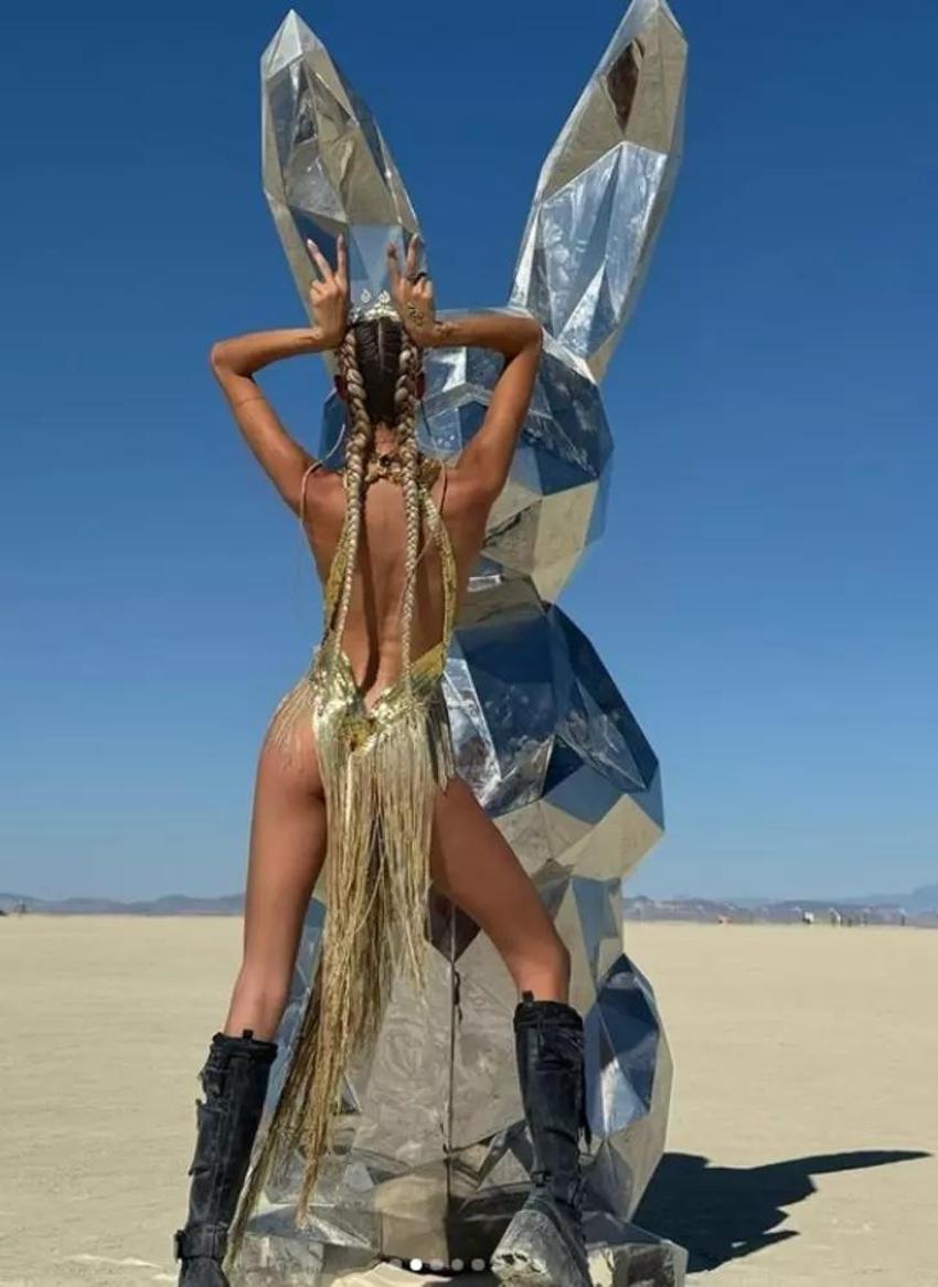 Şevval Şahin'in Burning Man tarzı ağızları açık bıraktı!