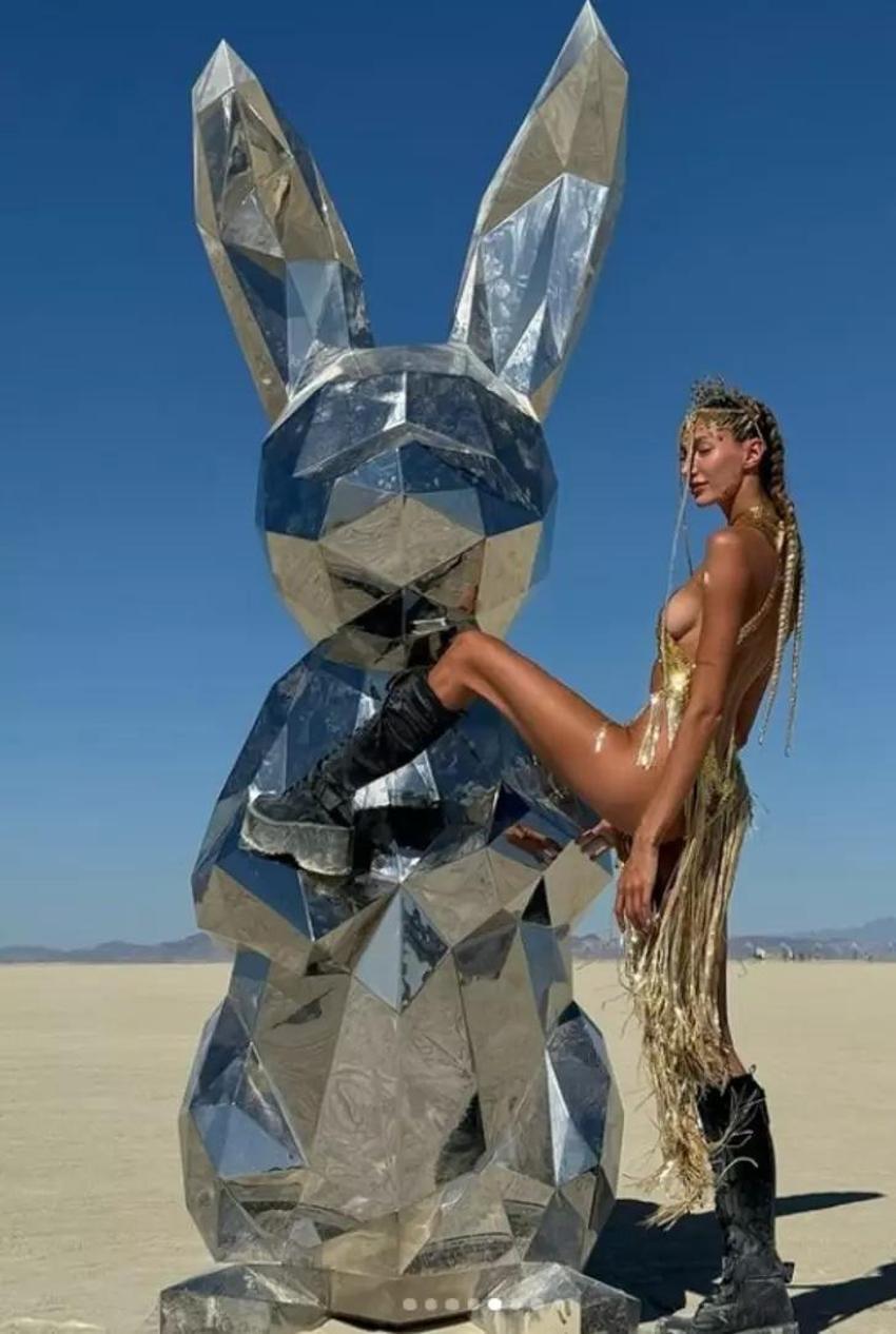 Şevval Şahin'in Burning Man tarzı ağızları açık bıraktı!