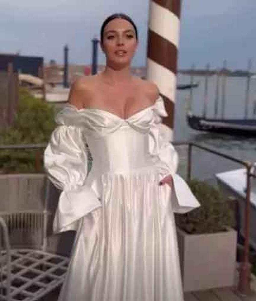Melis Sezen Venedik Film Festivali'nde! Hayranlarından tam not aldı