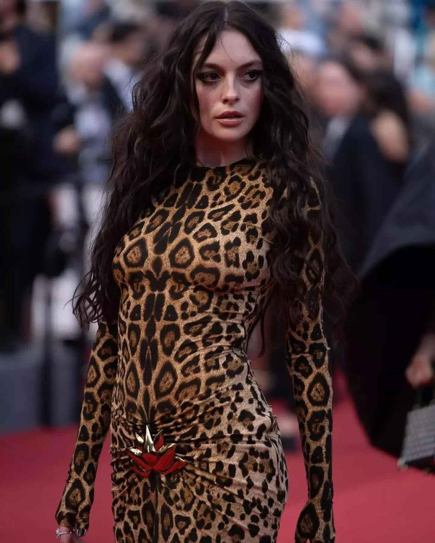 Melis Sezen Venedik Film Festivali'nde! Hayranlarından tam not aldı