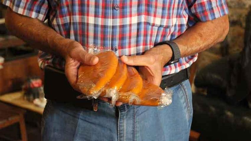 Unutulmaya yüz tutan tarifleri yaşatmaya çalışıyor: Baba yadigarı dükkanda mesleğini sürdürüyor