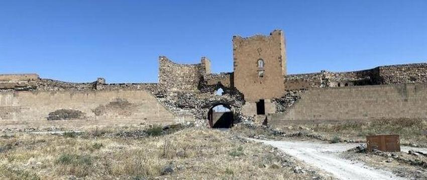 Ani Ören Yeri'nde Büyük Selçuklu dönemine ait erzak deposu ortaya çıkarıldı