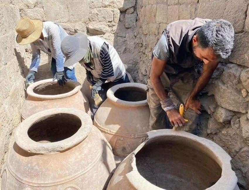 Ani Ören Yeri'nde Büyük Selçuklu dönemine ait erzak deposu ortaya çıkarıldı