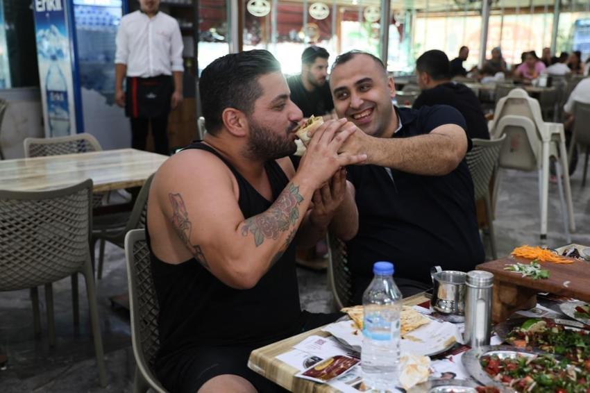 Adana'ya gelen kebap yemeden dönmüyor: Kebapçılar yoğunluktan memnun