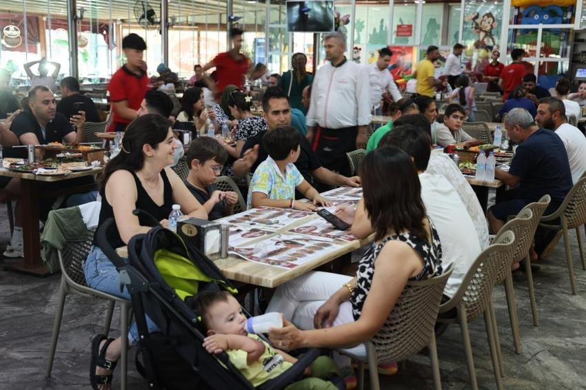 Adana'ya gelen kebap yemeden dönmüyor: Kebapçılar yoğunluktan memnun