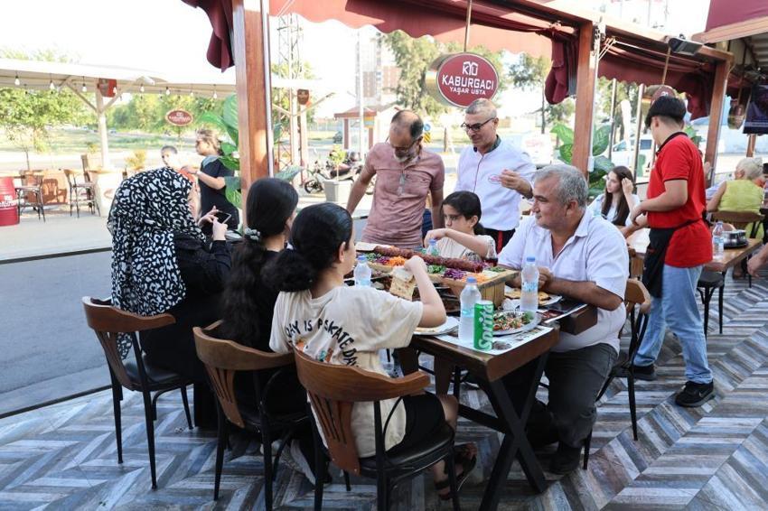 Adana'ya gelen kebap yemeden dönmüyor: Kebapçılar yoğunluktan memnun