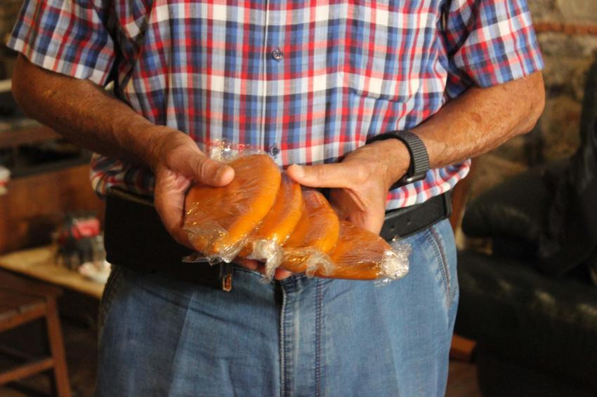 İzmir'de baba yadigarı dükkanda unutulmaya yüz tutmuş yemek mirasını yaşatıyor