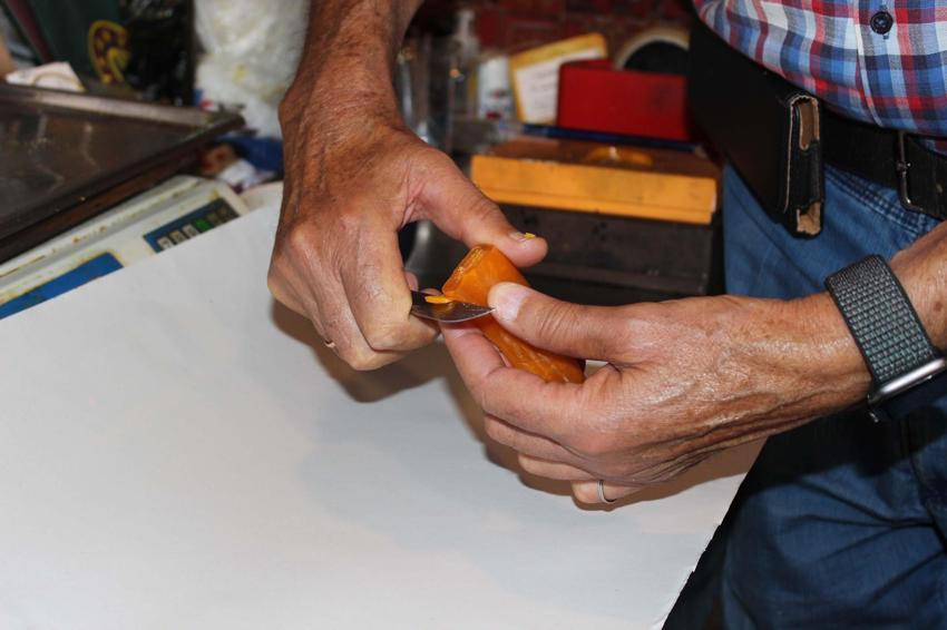 İzmir'de baba yadigarı dükkanda unutulmaya yüz tutmuş yemek mirasını yaşatıyor