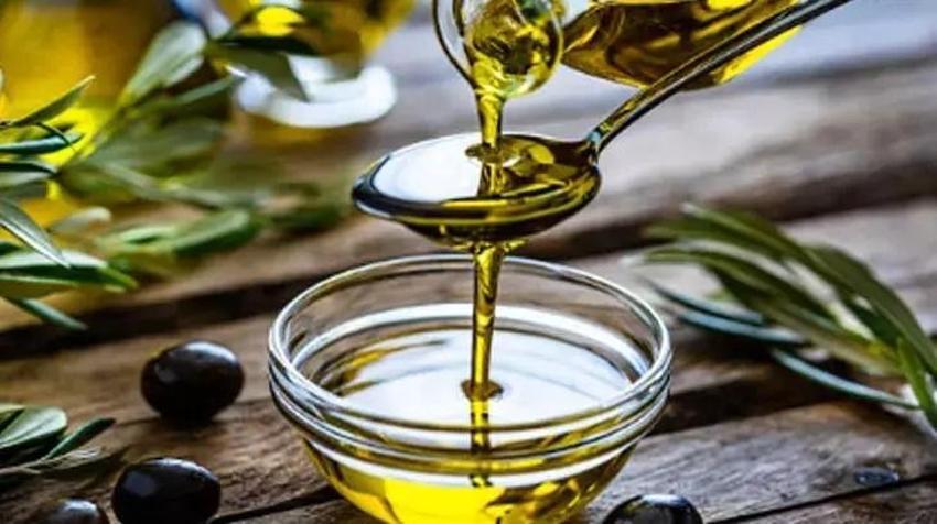 Koltuk altına sürünce etkisi bir ömür sürebilir! Yatmadan önce aşırı terlemeye son veriyor