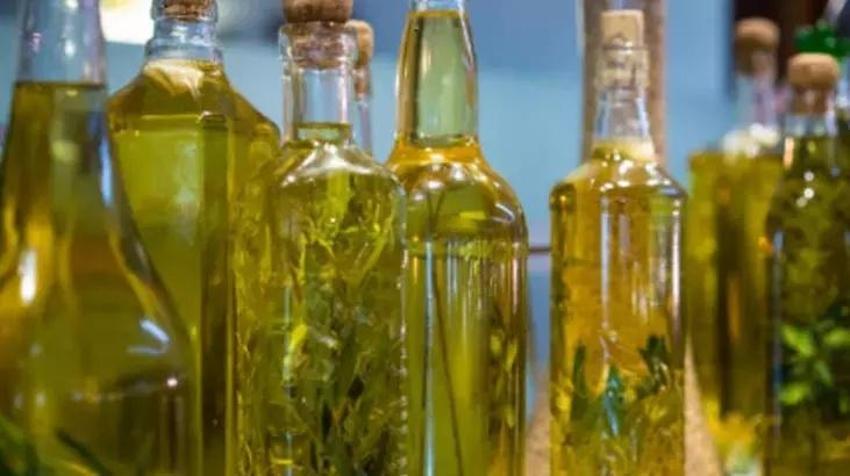 Koltuk altına sürünce etkisi bir ömür sürebilir! Yatmadan önce aşırı terlemeye son veriyor