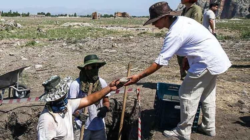 Anavarza Antik Kenti'nde çalışmalar hızlandı, kazılar 9 farklı nokta daha başlatılacak
