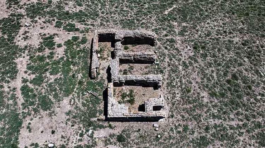 Anavarza Antik Kenti'nde çalışmalar hızlandı, kazılar 9 farklı nokta daha başlatılacak