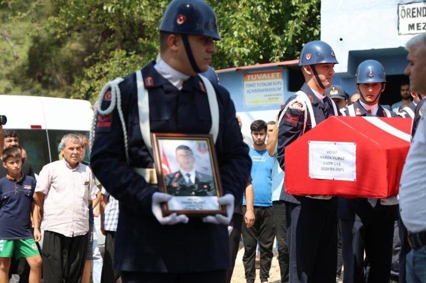 Adana'da yıllık izin için geldiği memleketinde hayatını kaybeden uzman çavuş toprağa verildi