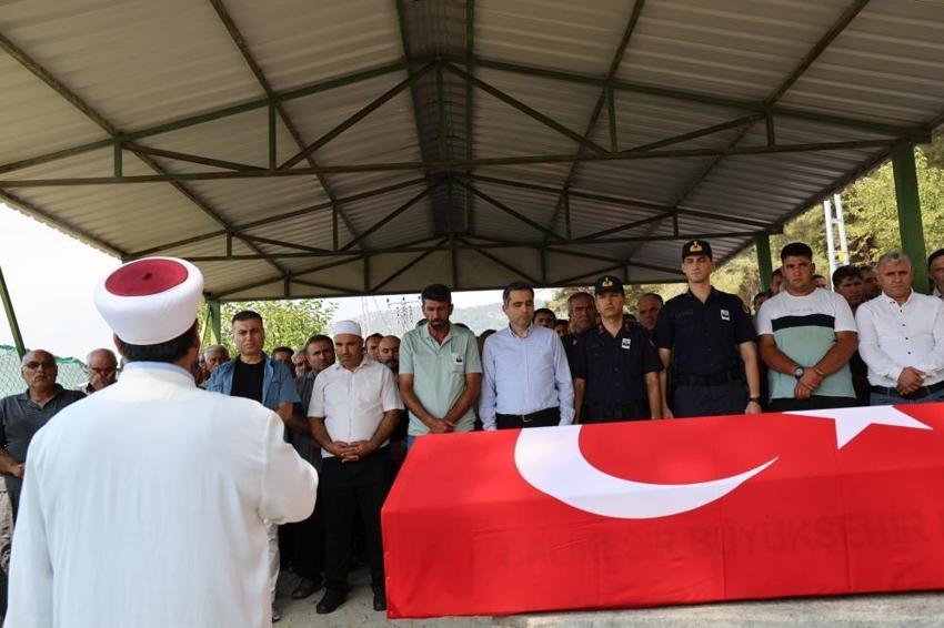 Adana'da yıllık izin için geldiği memleketinde hayatını kaybeden uzman çavuş toprağa verildi