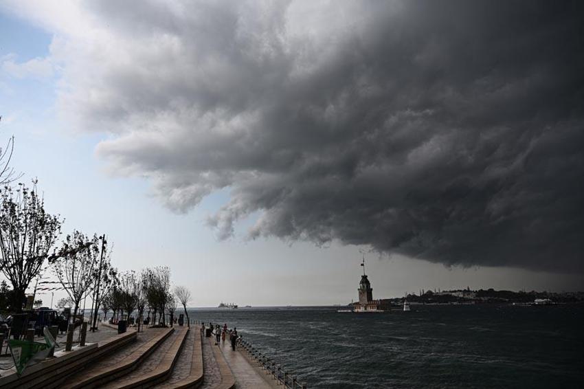 Sağanak yağışlar kuvvetli geliyor! Meteoroloji birçok ili sel, su baskını, yıldırım ve dolu yağışına karşı uyardı
