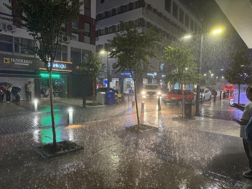 Sağanak yağışlar kuvvetli geliyor! Meteoroloji birçok ili sel, su baskını, yıldırım ve dolu yağışına karşı uyardı