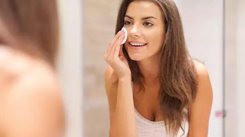 Cilt lekelerinin nedeni de çözümü buymuş! C vitamini sırrı ayna gibi parlatıyor