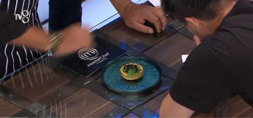 Masterchef'e veda etti! Yemek sunumunda kaza