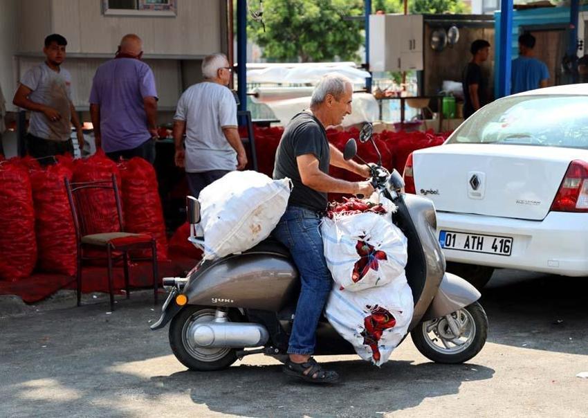 Adana'da salça sezonu başladı, damlar kızardı! Kilo fiyatı 15 liradan satılıyor