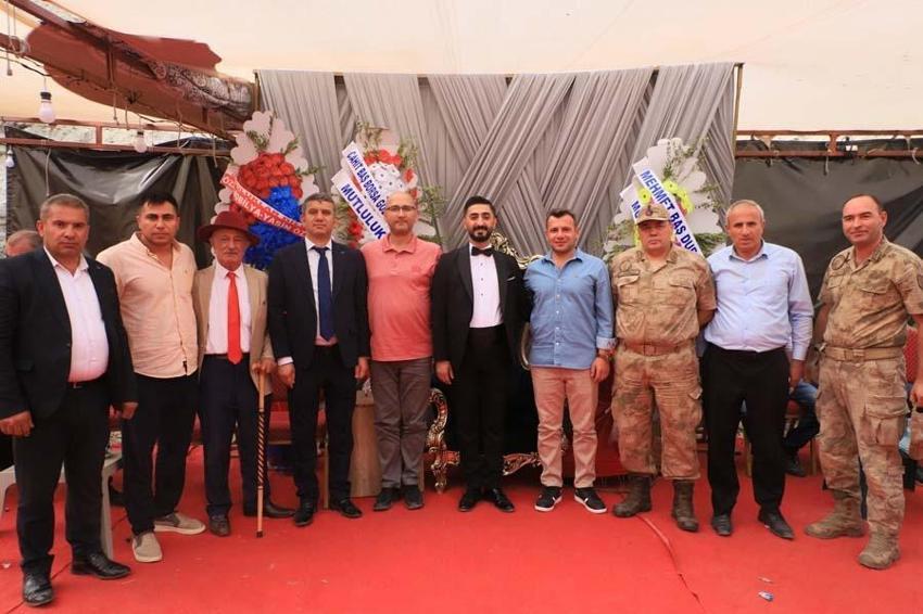 Hakkari'deki düğünde altın ve paralara havada uçuştu! Takıların değeri dudak uçuklattı