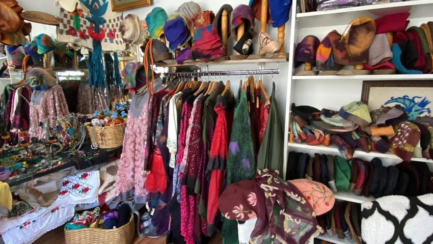 Köylerden topluyor, sanat eserine dönüştürüyor! Konyalı  Fatma Gül Girgiç kadınlara ilham oluyor 