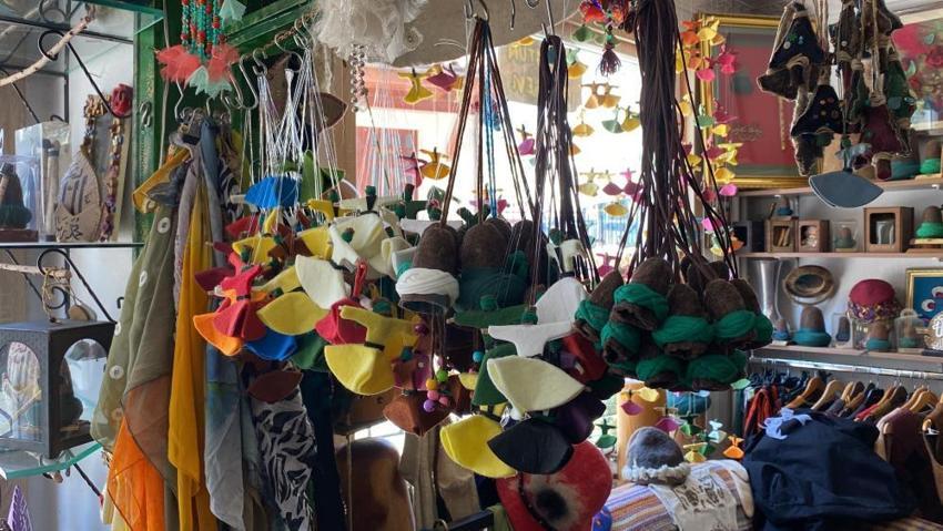 Köylerden topluyor, sanat eserine dönüştürüyor! Konyalı  Fatma Gül Girgiç kadınlara ilham oluyor 