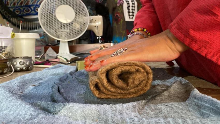 Köylerden topluyor, sanat eserine dönüştürüyor! Konyalı  Fatma Gül Girgiç kadınlara ilham oluyor 