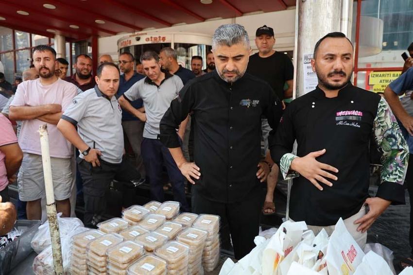 Adana'da Narin'in anısına helva ve döner dağıtımı izdihama dönüştü
