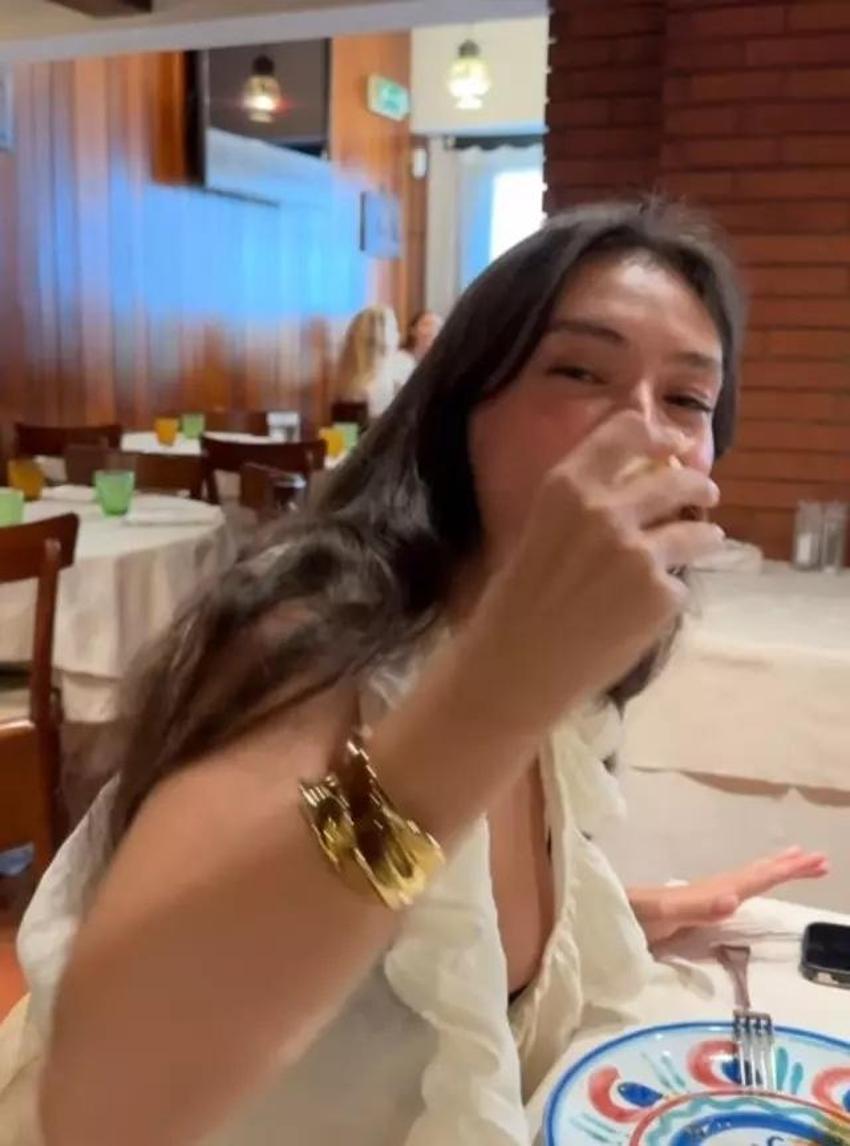 Neslihan Atagül'ün İtalya pozları çok konuşuldu! Hamilelikte iştahı yerinde