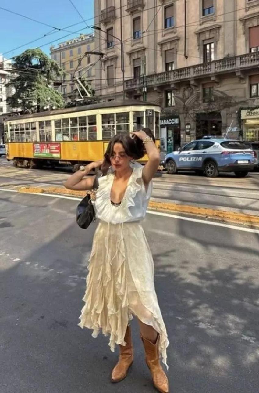 Neslihan Atagül'ün İtalya pozları çok konuşuldu! Hamilelikte iştahı yerinde