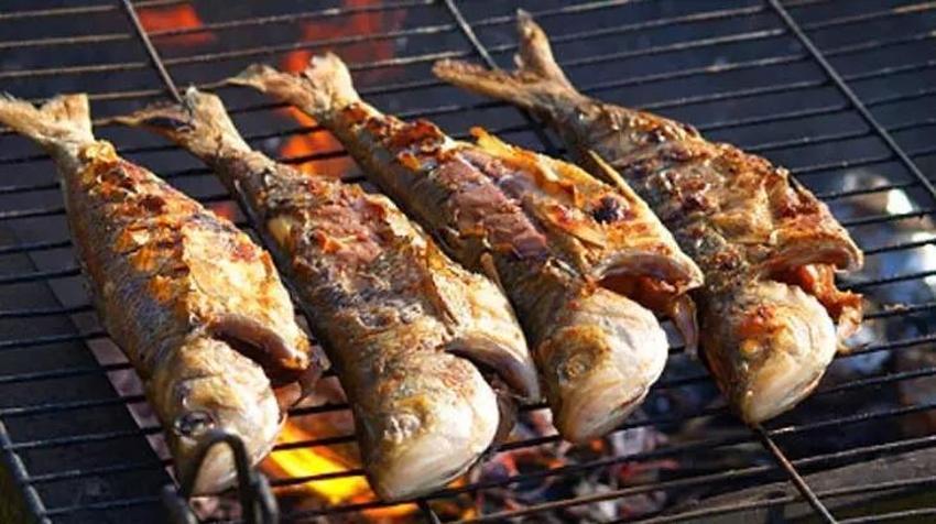 Balık en lezzetli bu şekilde pişiyor! Bu yöntemde balığı tuzlu suda bekletmek var