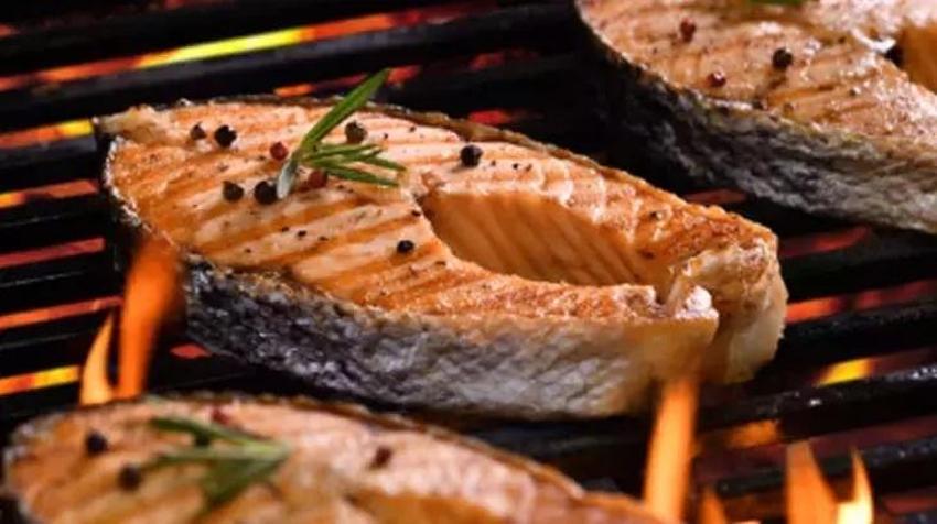 Balık en lezzetli bu şekilde pişiyor! Bu yöntemde balığı tuzlu suda bekletmek var
