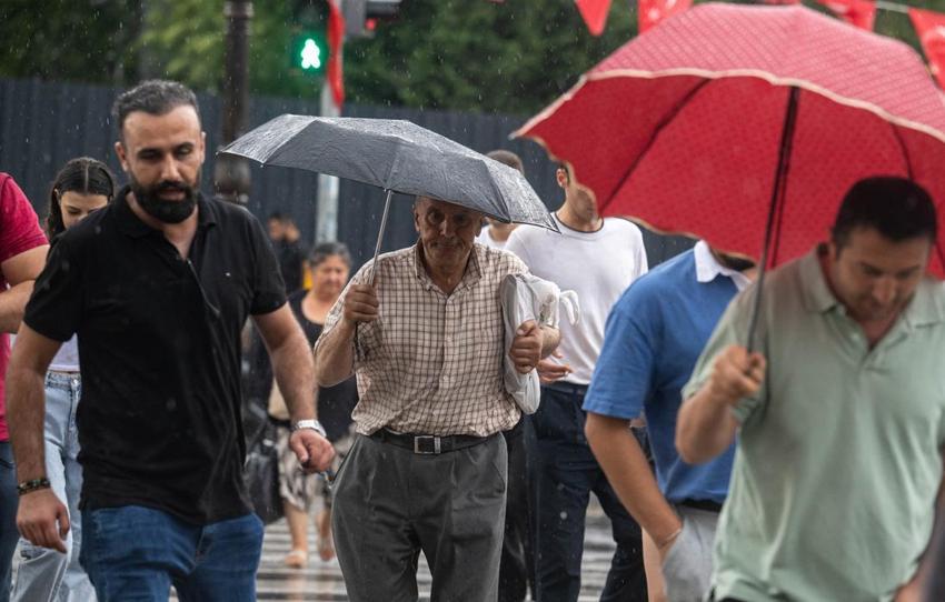 Hava durumu ile ilgili son dakika sürprizi! Kuvvetli yağmur 37 ili vuracak, 4 gün sürecek