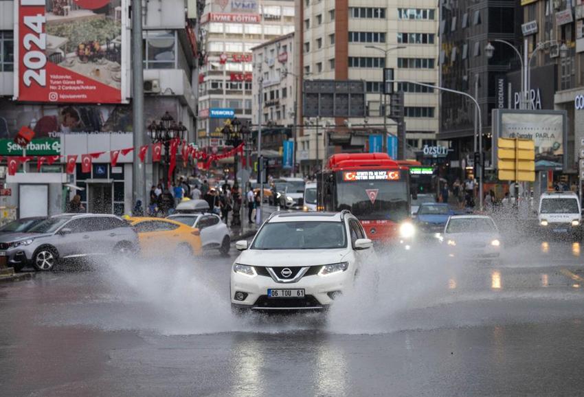 Hava durumu ile ilgili son dakika sürprizi! Kuvvetli yağmur 37 ili vuracak, 4 gün sürecek