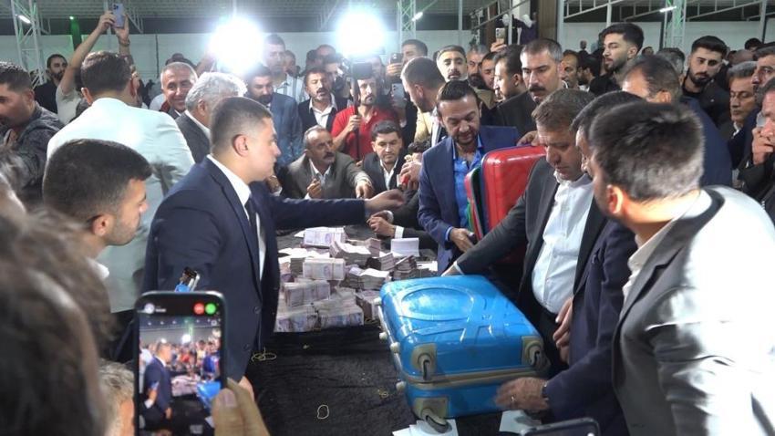 Van'da aşiret düğünü: Damada 15 milyon TL, geline 2 kilo altın takıldı! Toplanan paralar bavullarla taşındı